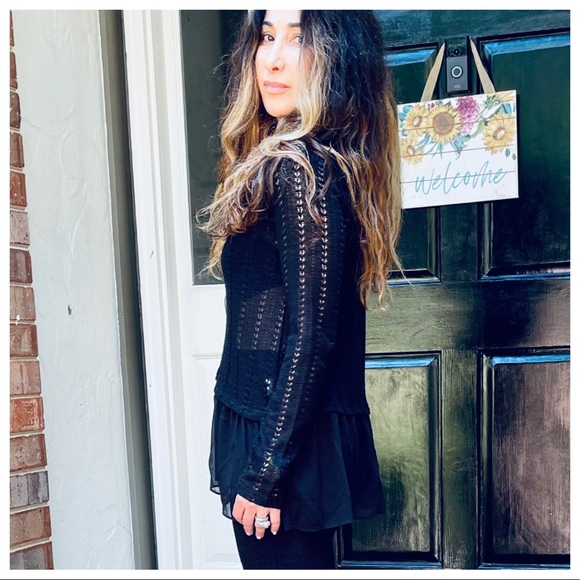 Black chiffon bottom stitch long sleeve top - Picture 5 of 6